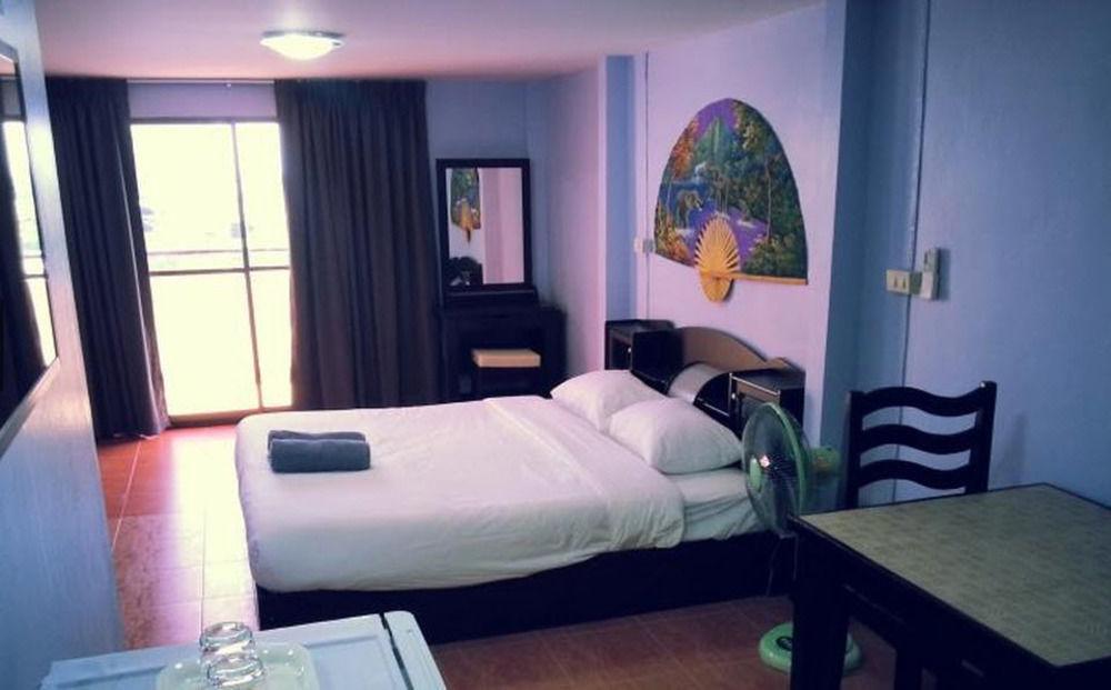 Oyo 963 Sunshine Guesthouse Pattaya Exterior foto
