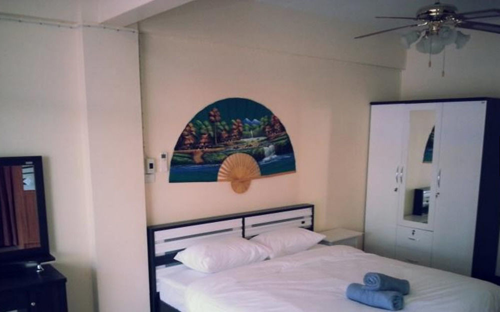Oyo 963 Sunshine Guesthouse Pattaya Exterior foto