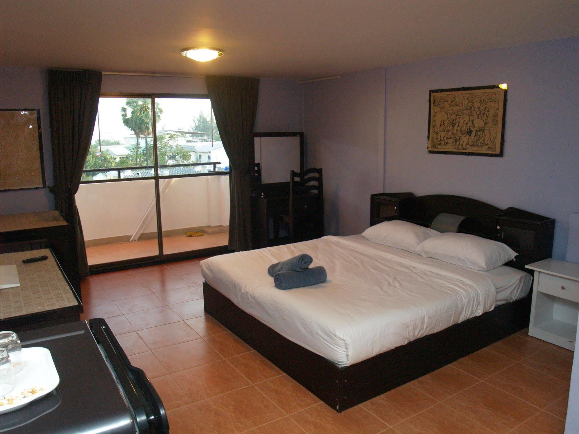 Oyo 963 Sunshine Guesthouse Pattaya Exterior foto